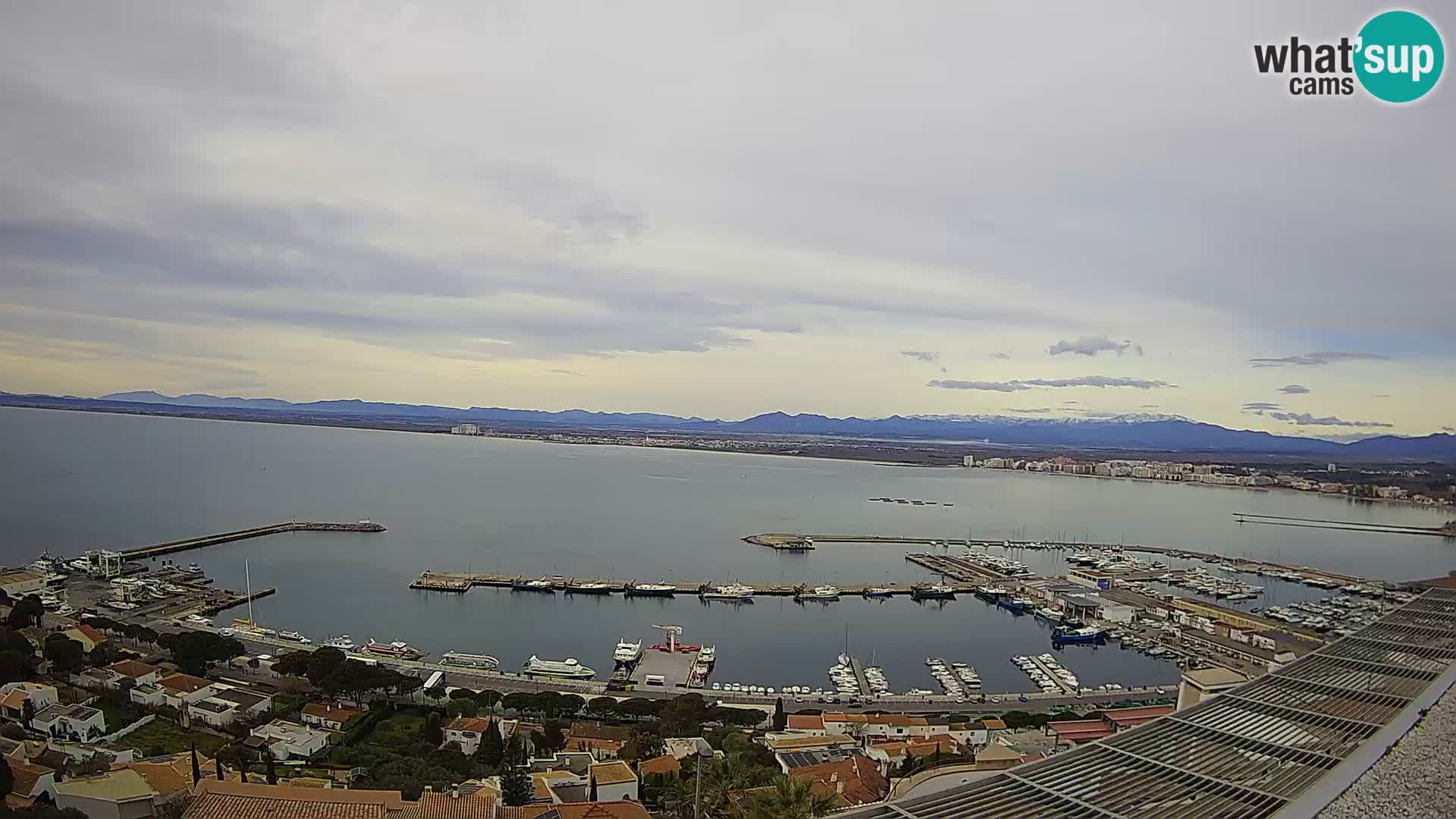 Roses – Puerto pesquero  y la bahía de Roses