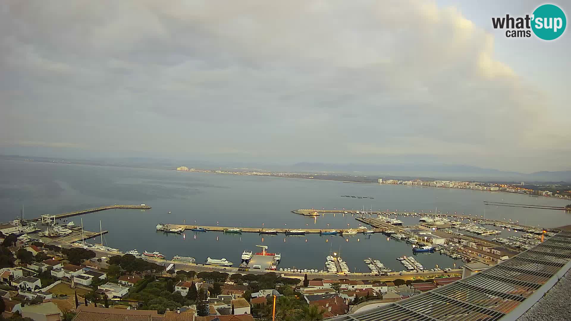 Livecam Hafen Roses –  Fischereihafen und die Bucht