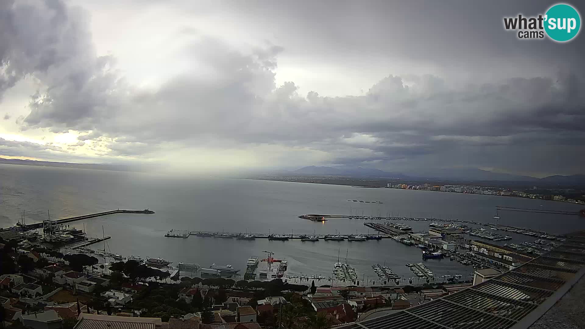 Roses – Puerto pesquero  y la bahía de Roses