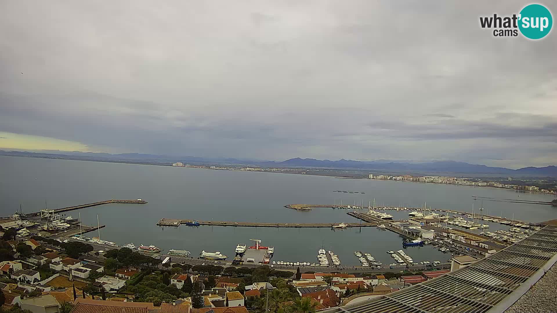 Roses – Puerto pesquero  y la bahía de Roses