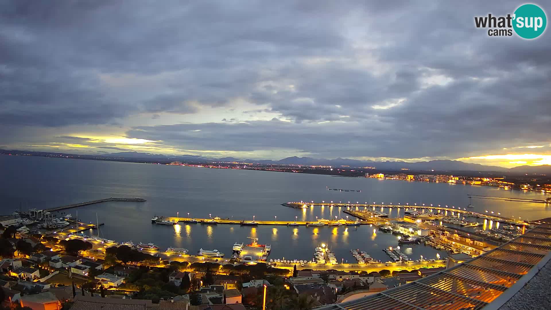 Livecam Hafen Roses –  Fischereihafen und die Bucht