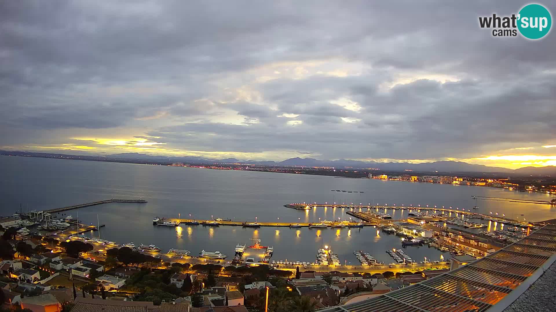Livecam Hafen Roses –  Fischereihafen und die Bucht