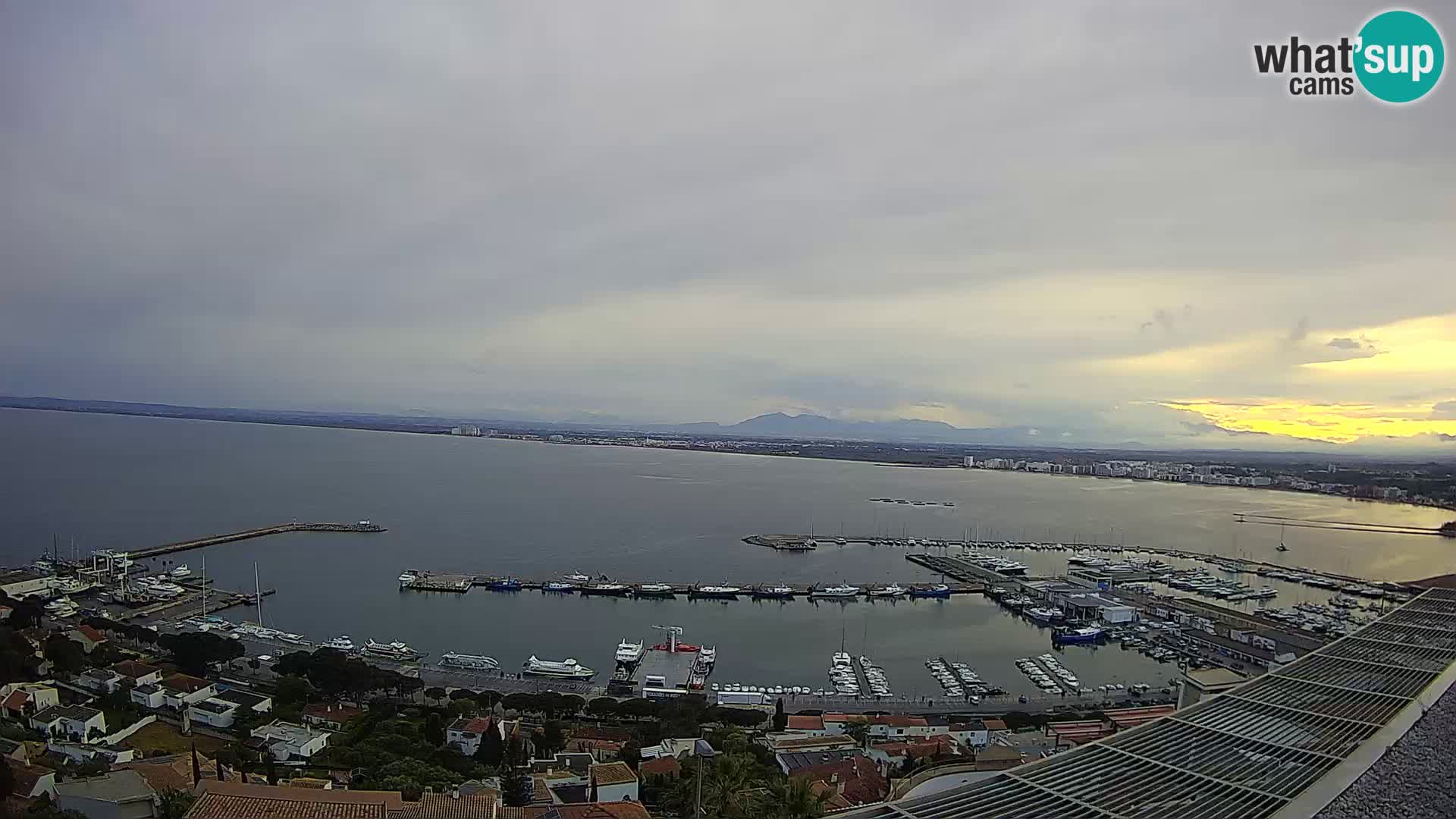 Roses – Puerto pesquero  y la bahía de Roses