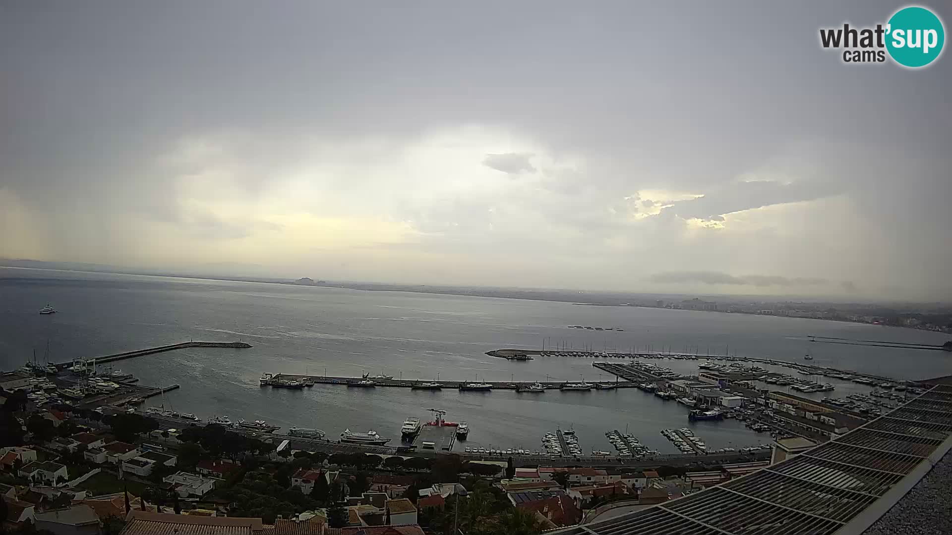 Livecam Hafen Roses –  Fischereihafen und die Bucht