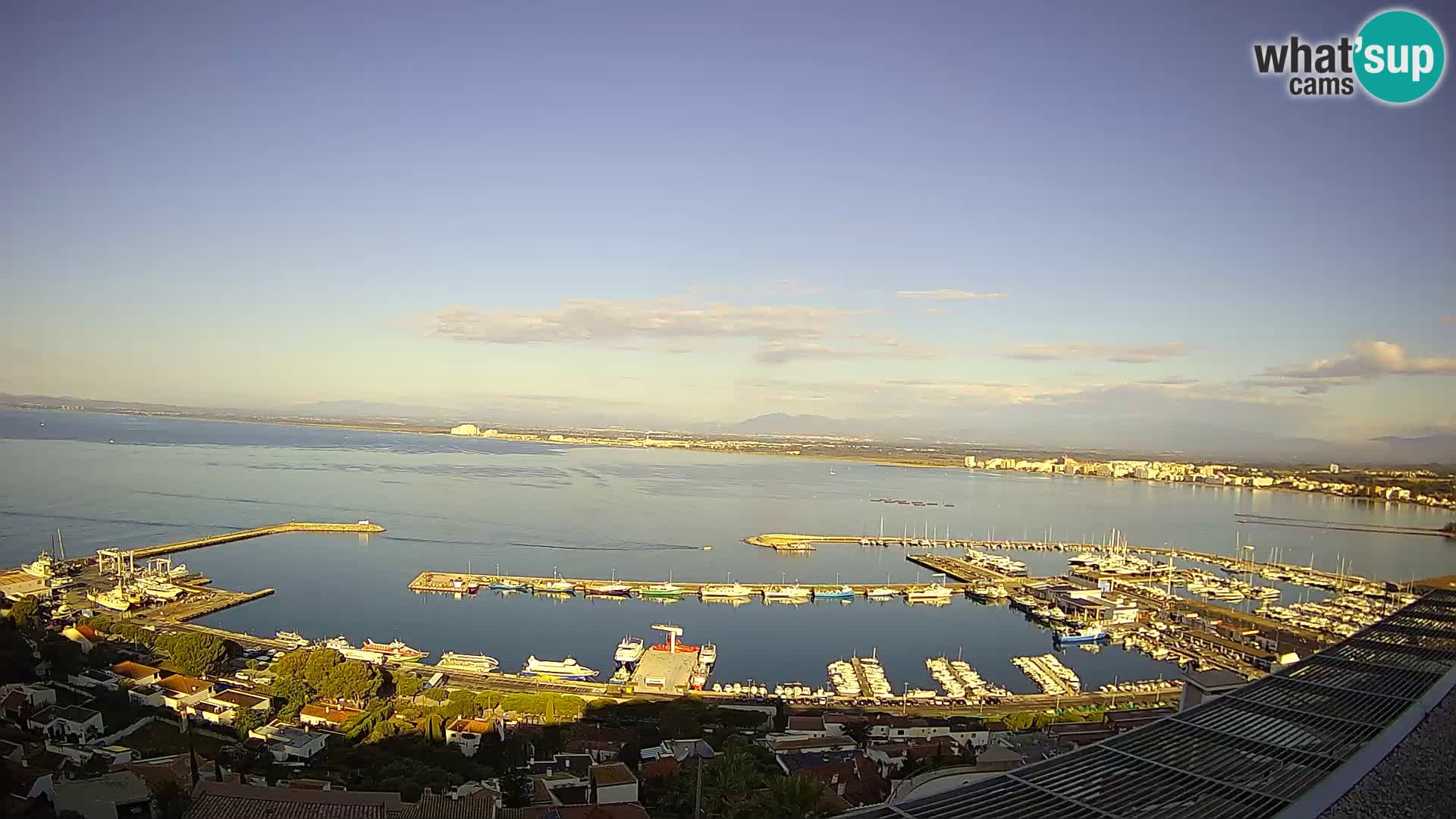 Livecam Hafen Roses –  Fischereihafen und die Bucht