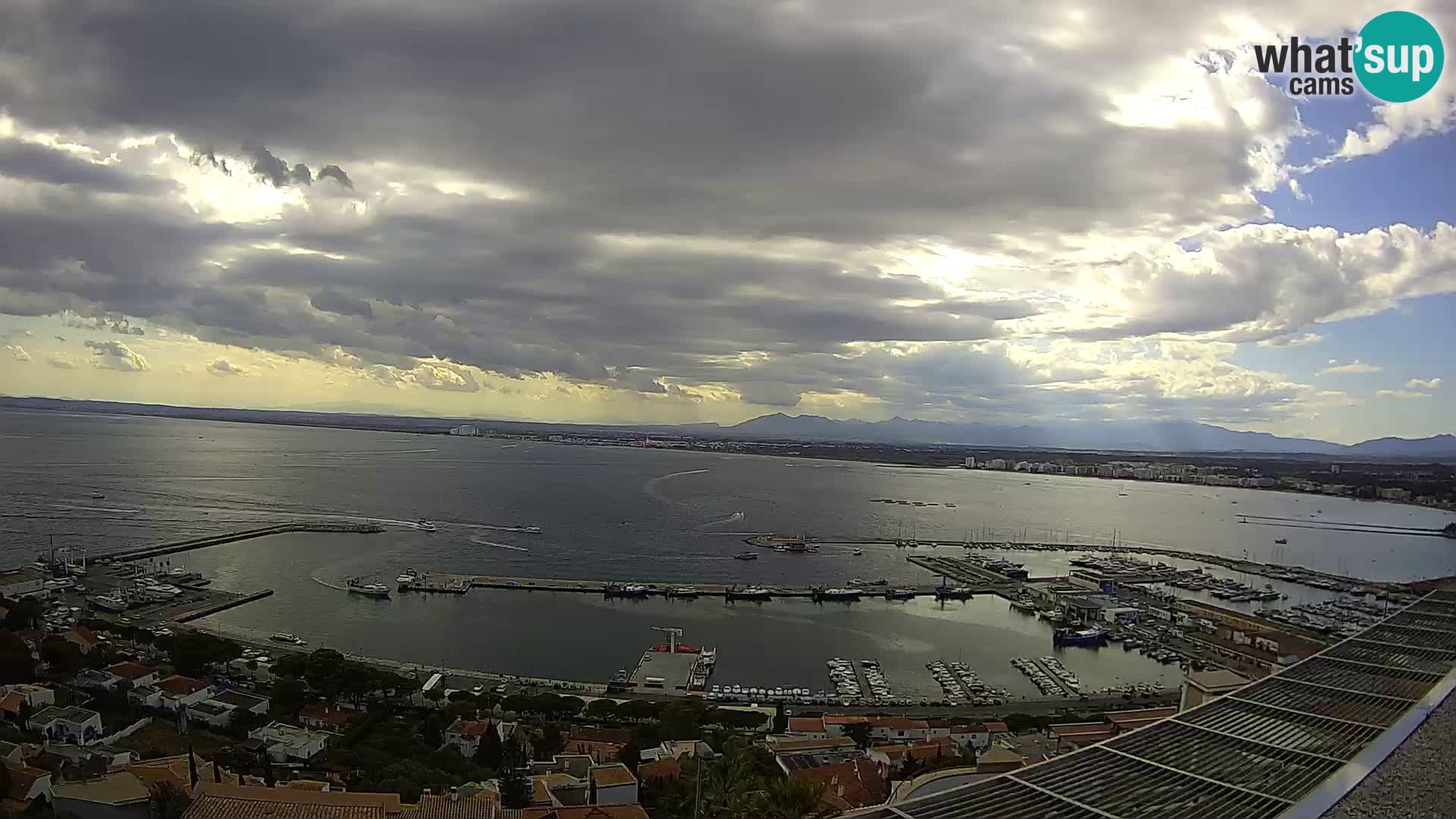 Livecam Hafen Roses –  Fischereihafen und die Bucht