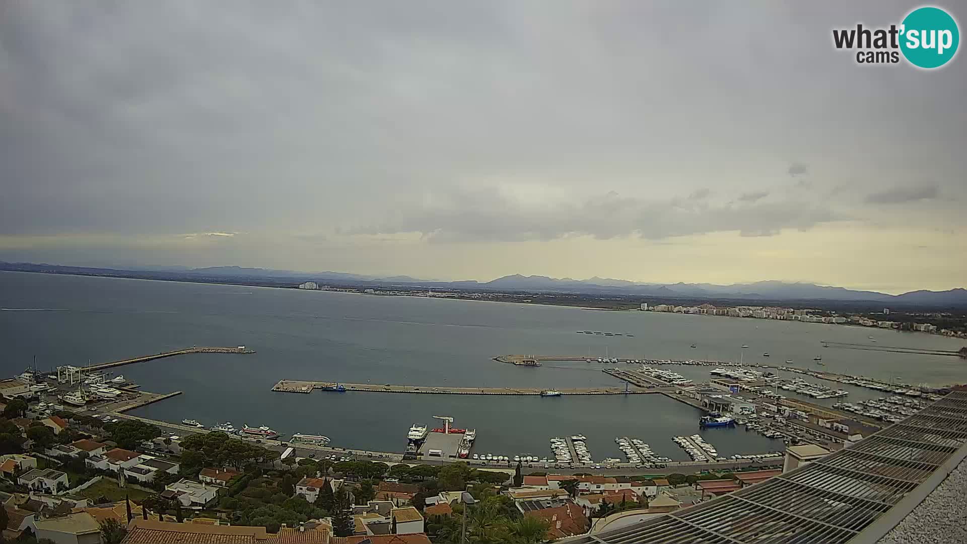 Roses – Puerto pesquero  y la bahía de Roses