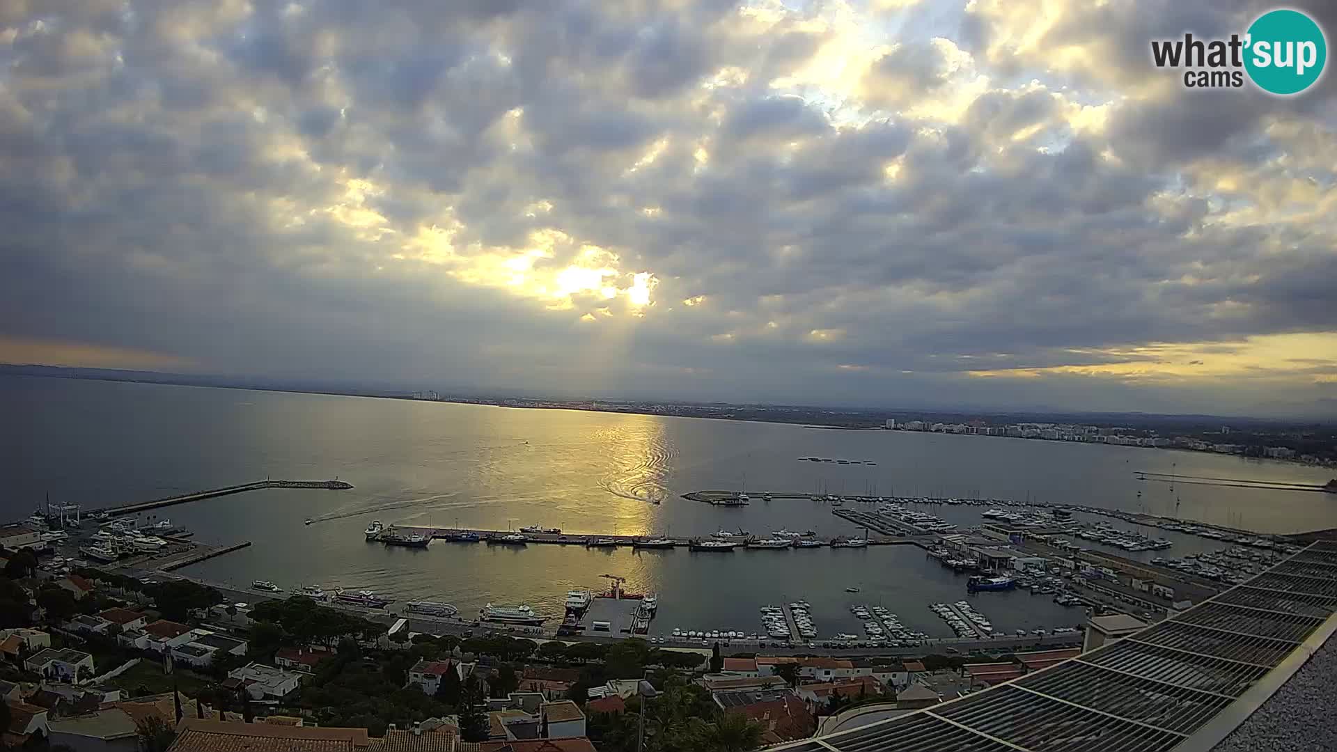 Livecam Hafen Roses –  Fischereihafen und die Bucht