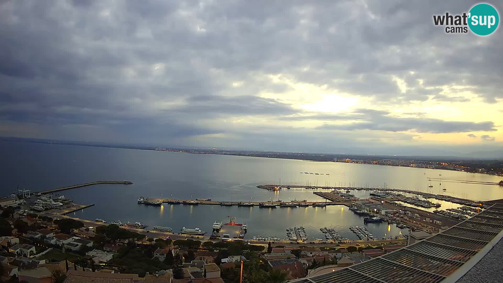 Livecam Hafen Roses –  Fischereihafen und die Bucht