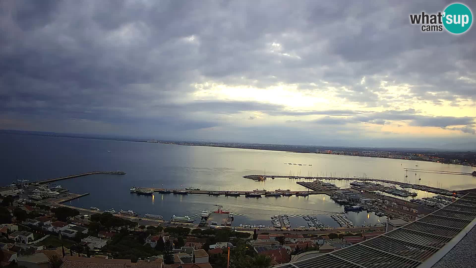 Livecam Hafen Roses –  Fischereihafen und die Bucht