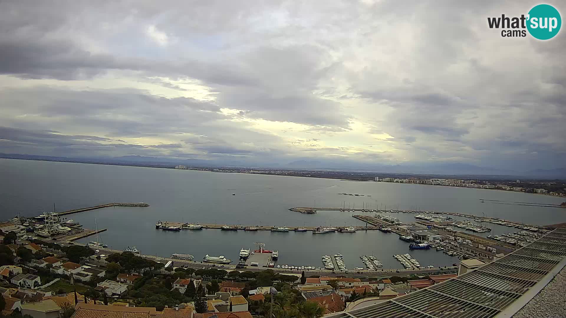 Livecam Hafen Roses –  Fischereihafen und die Bucht