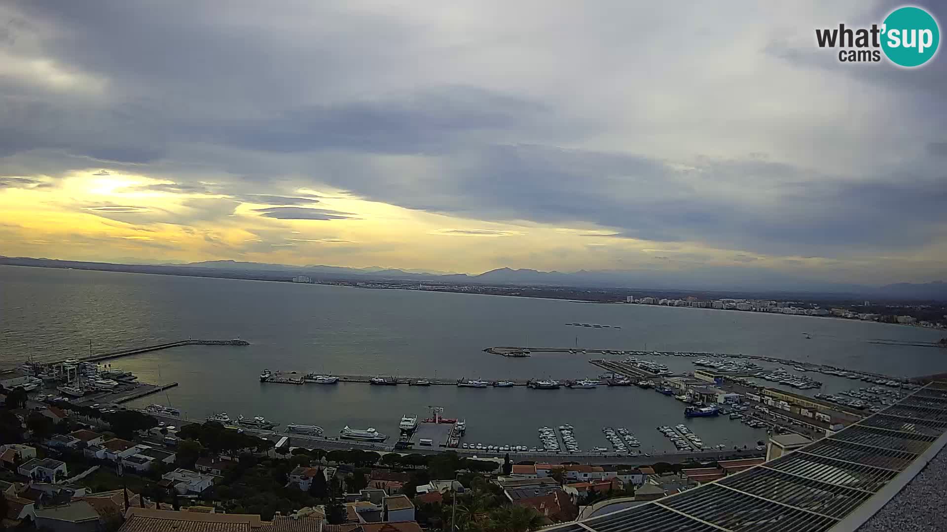 Livecam Hafen Roses –  Fischereihafen und die Bucht