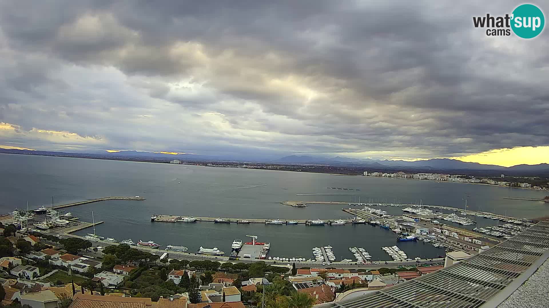 Roses –  Port de pêche  et la baie