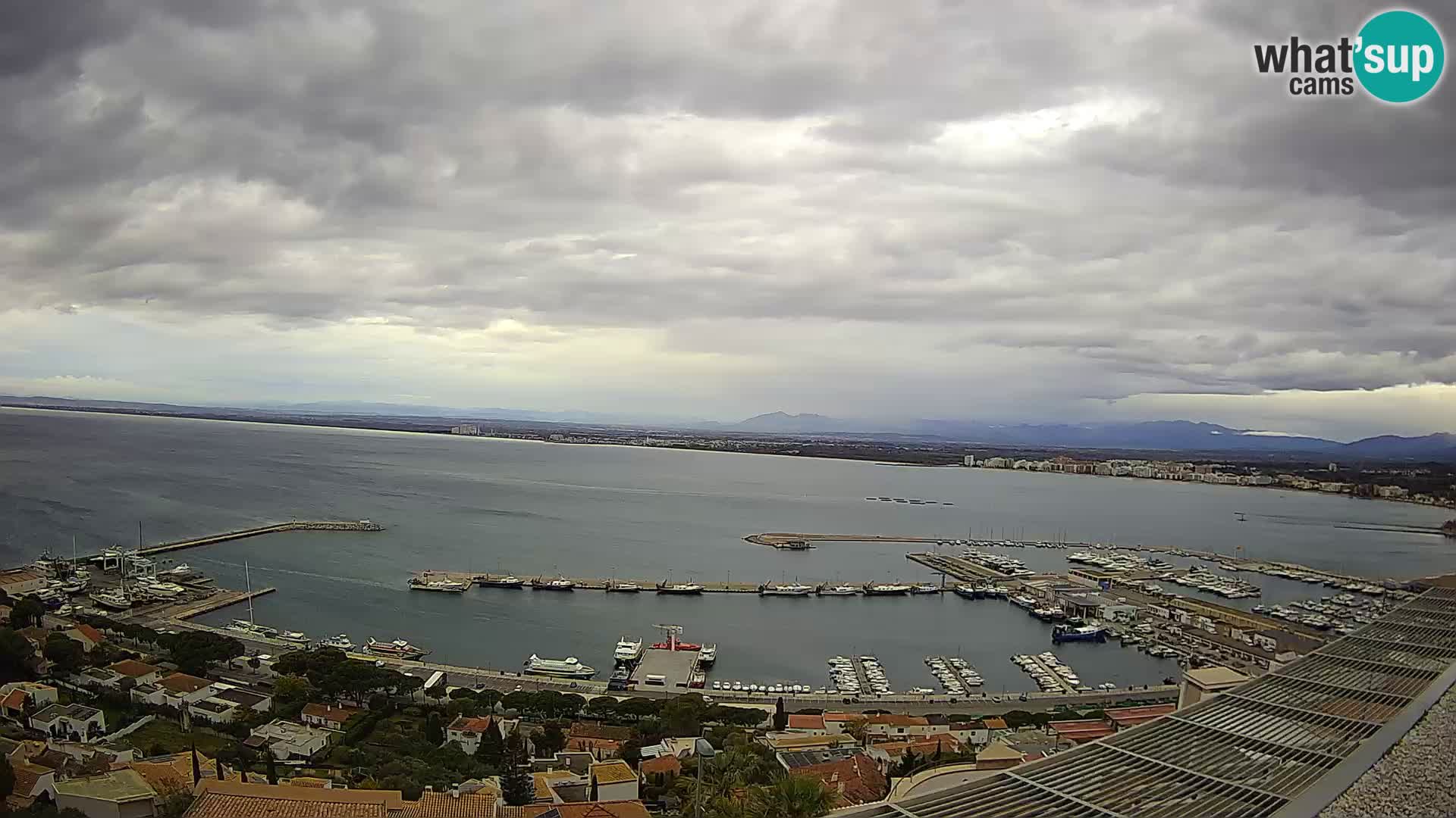 Roses – Puerto pesquero  y la bahía de Roses