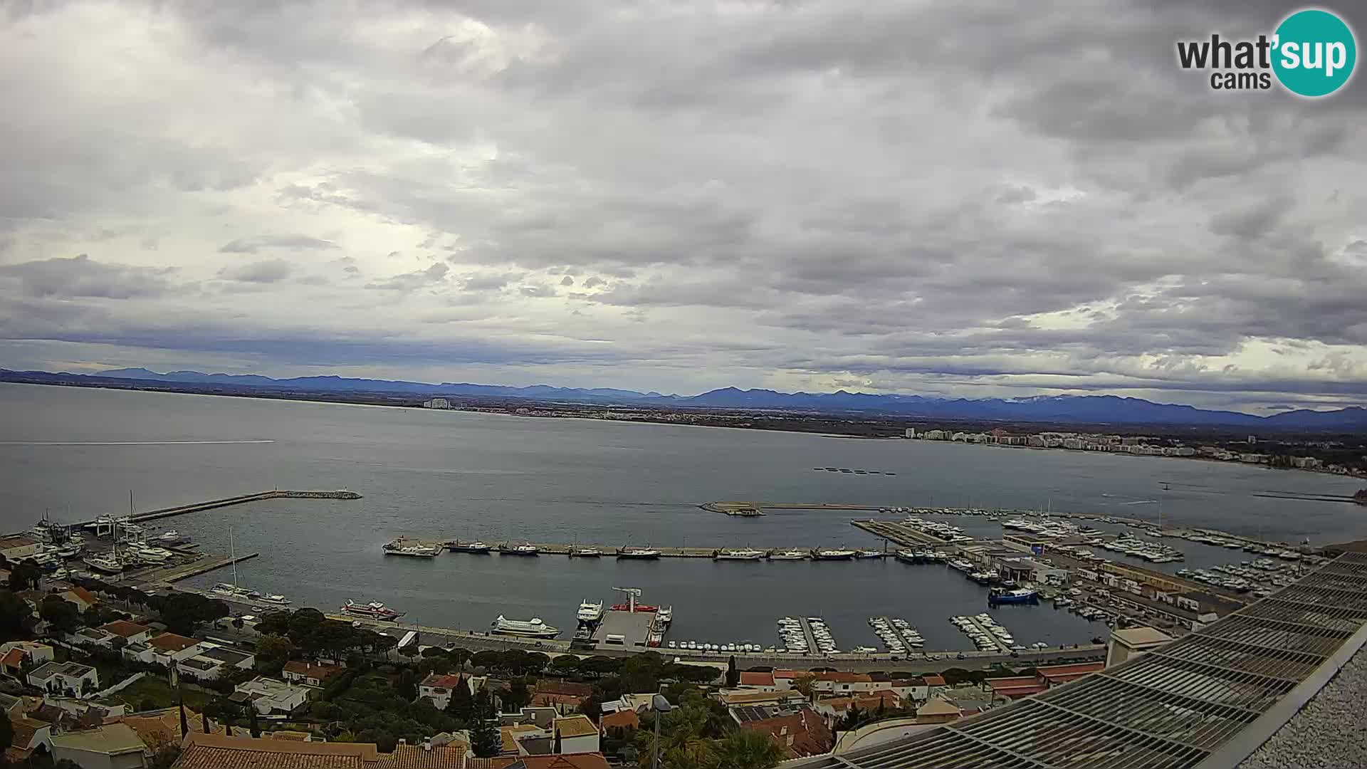 Livecam Hafen Roses –  Fischereihafen und die Bucht