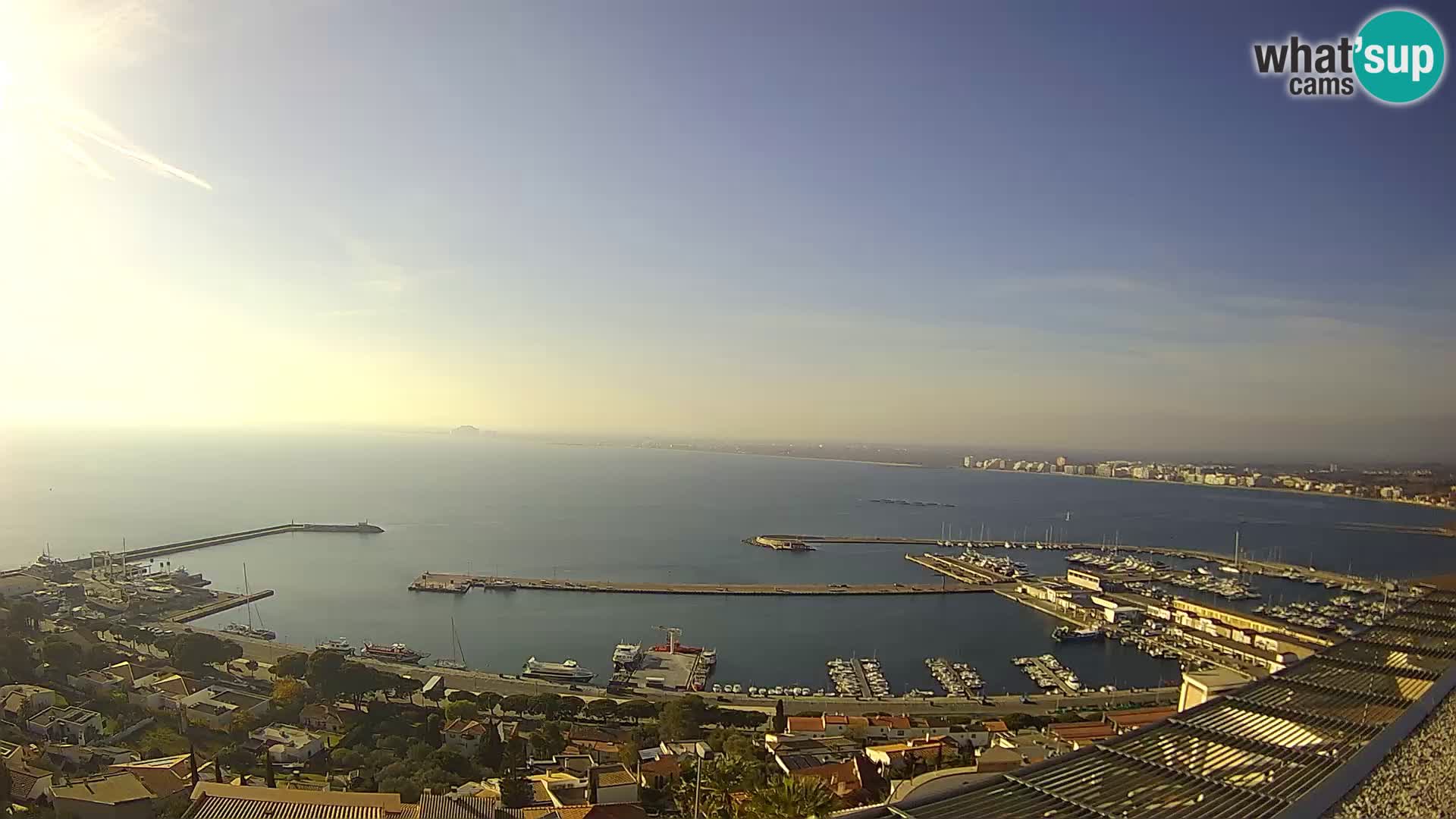 Livecam Hafen Roses –  Fischereihafen und die Bucht