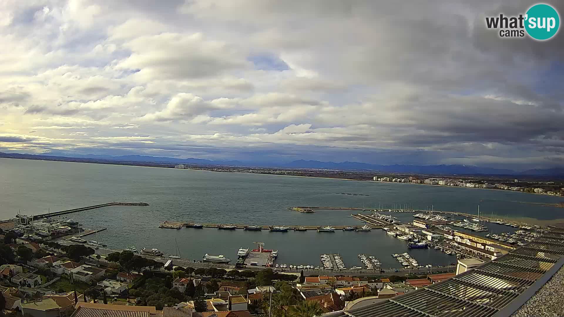 Livecam Hafen Roses –  Fischereihafen und die Bucht