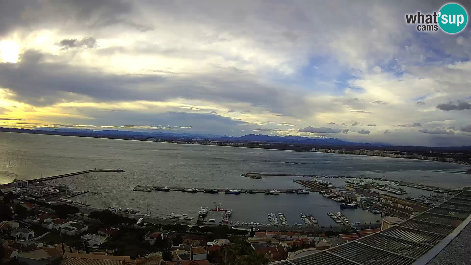 Livecam Hafen Roses –  Fischereihafen und die Bucht