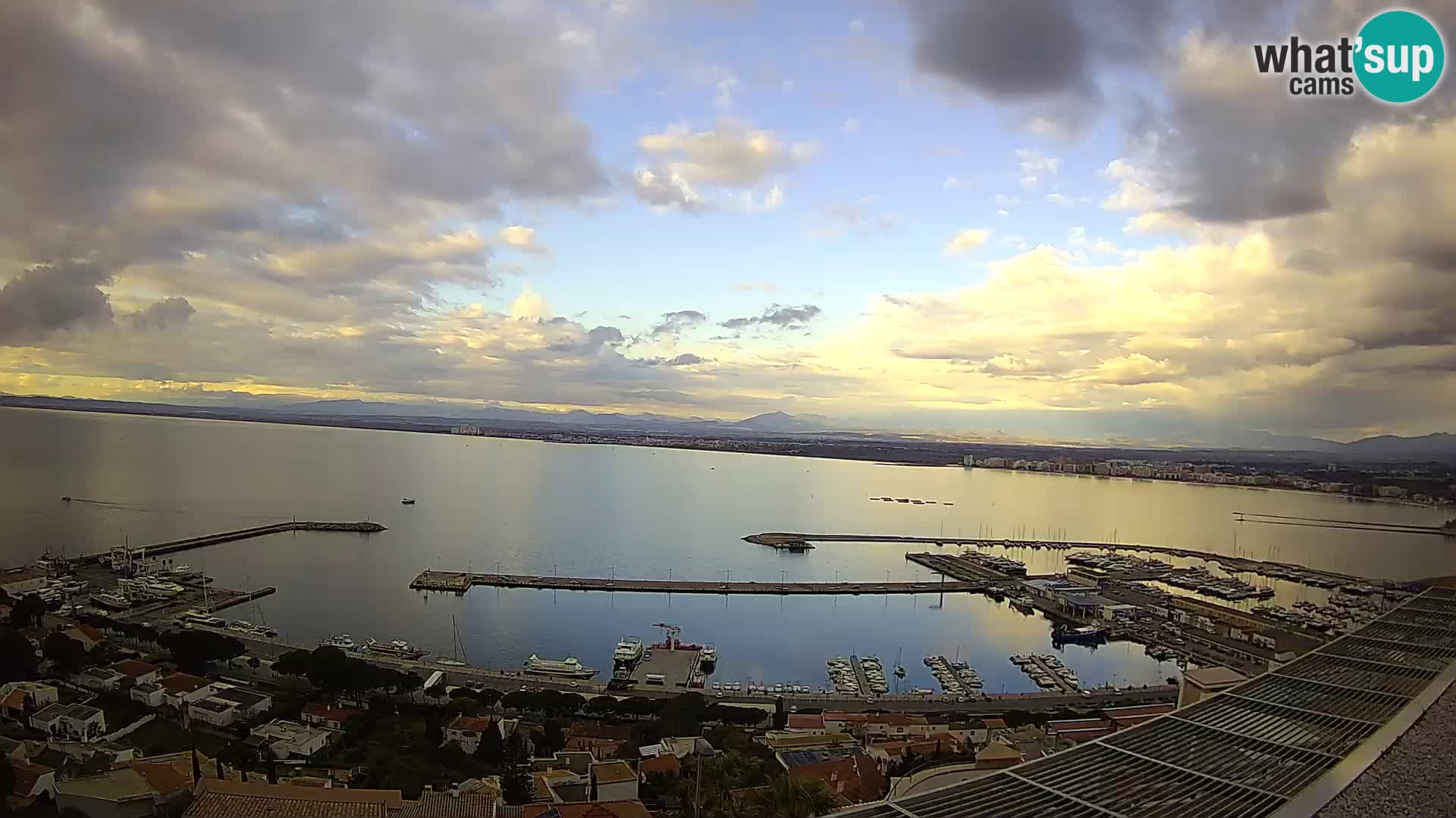 Roses – Puerto pesquero  y la bahía de Roses