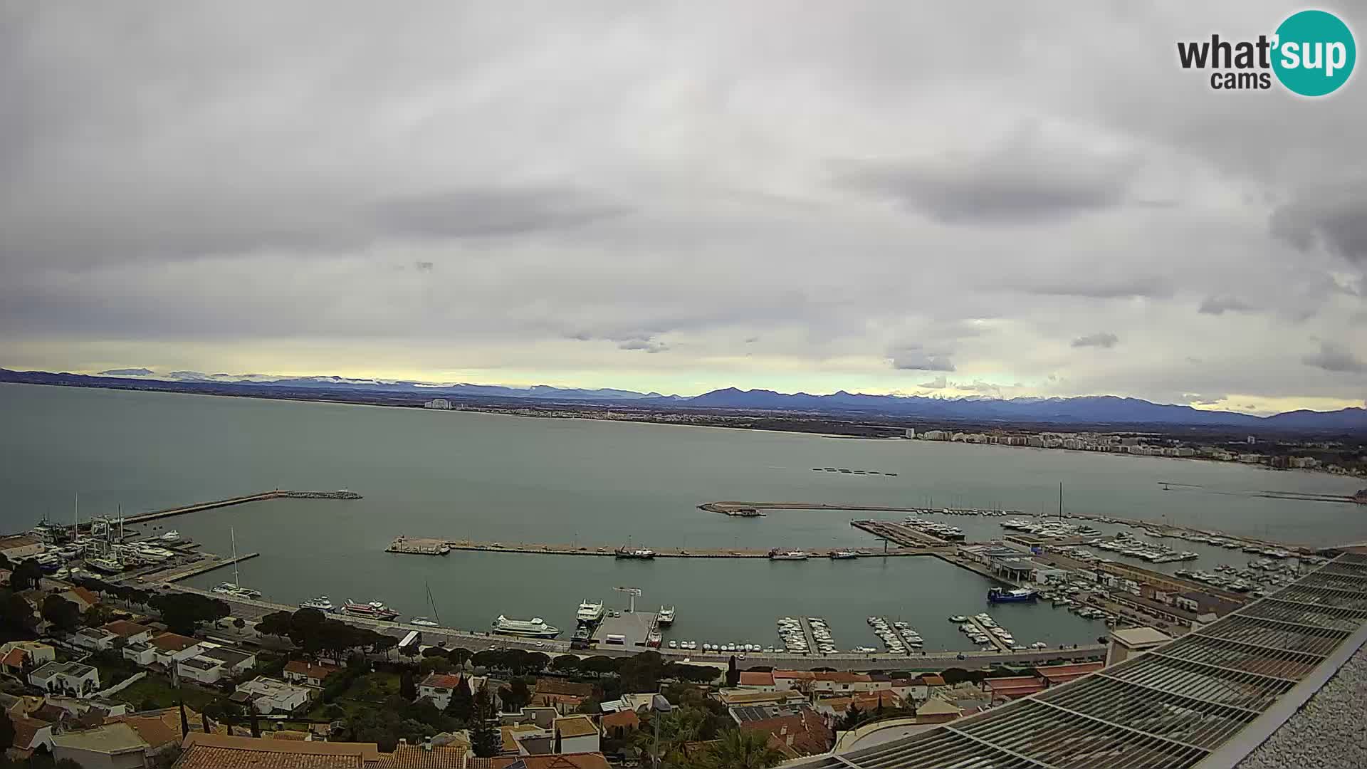 Livecam Hafen Roses –  Fischereihafen und die Bucht