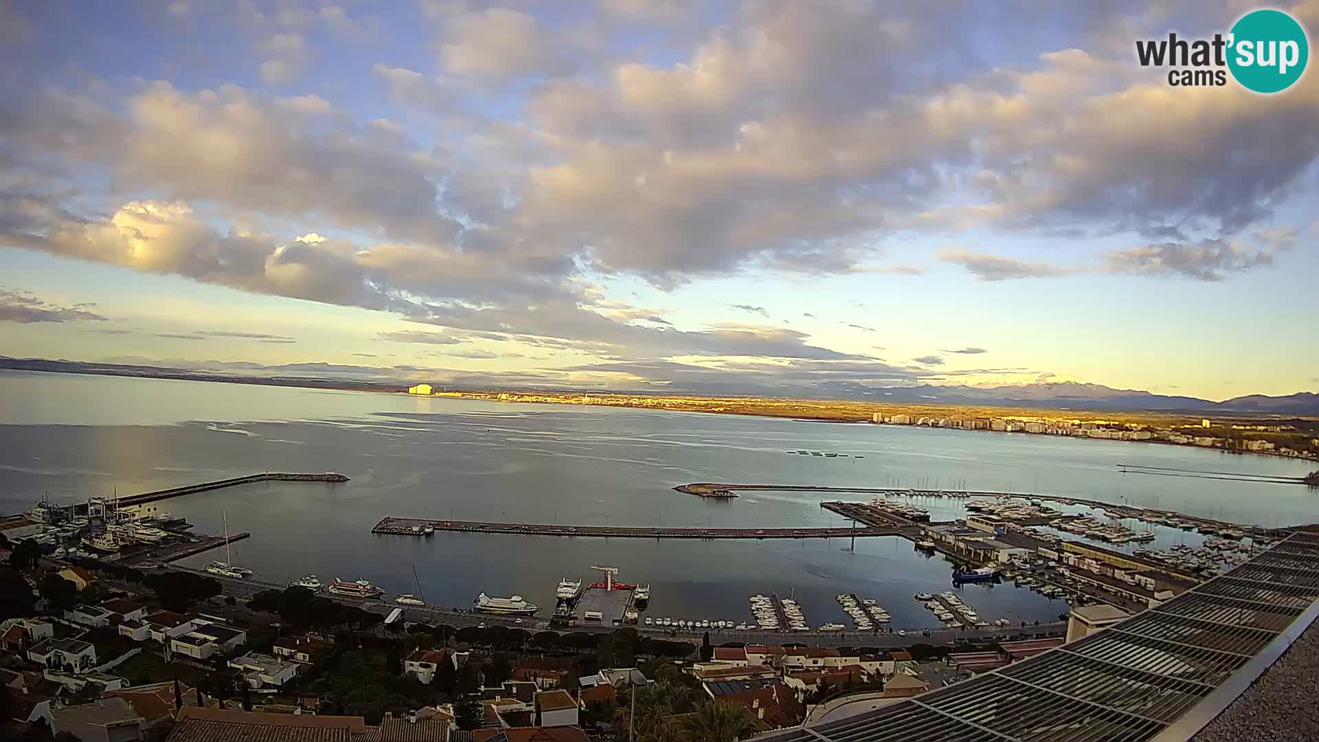 Livecam Hafen Roses –  Fischereihafen und die Bucht