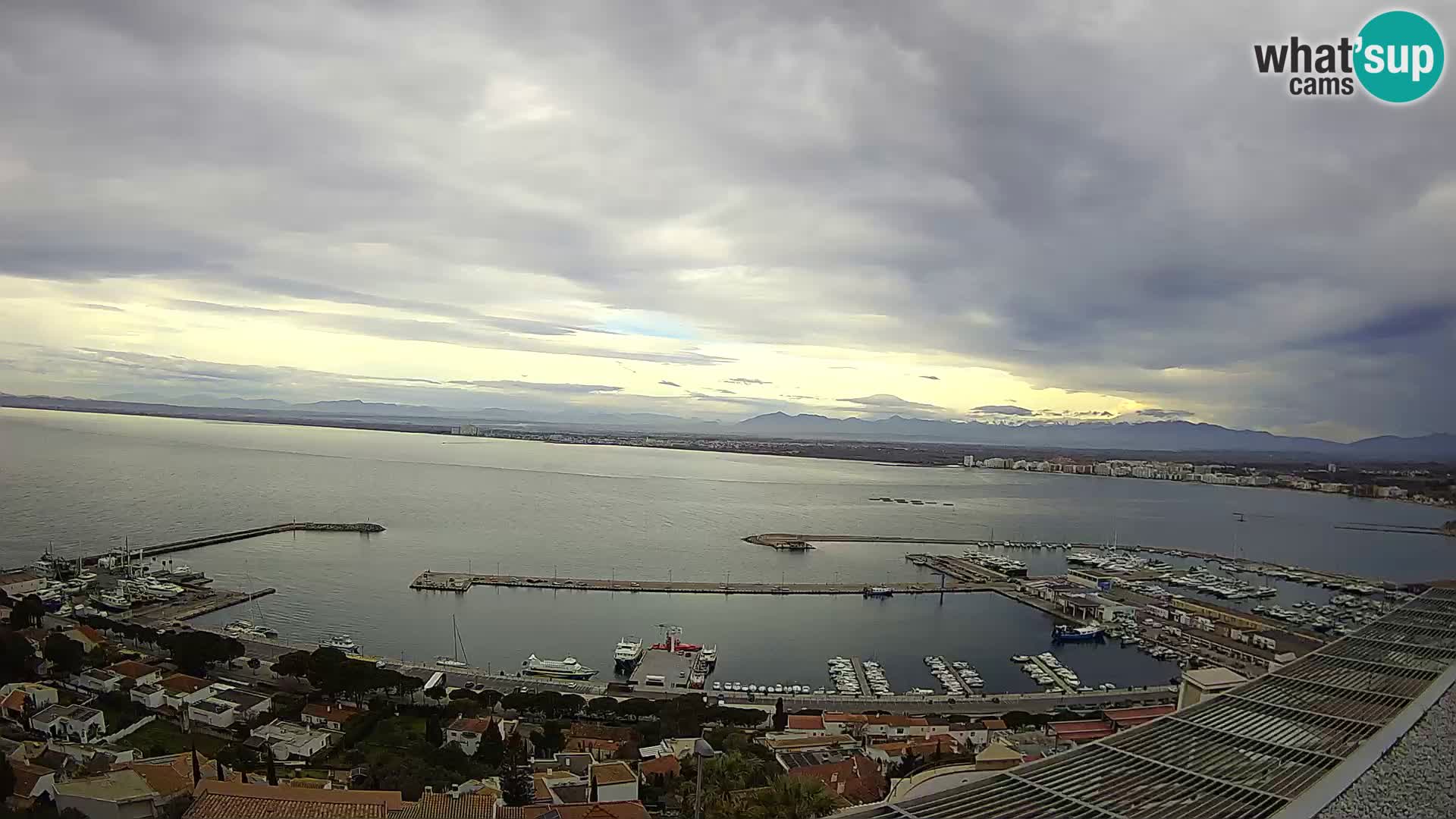 Livecam Hafen Roses –  Fischereihafen und die Bucht