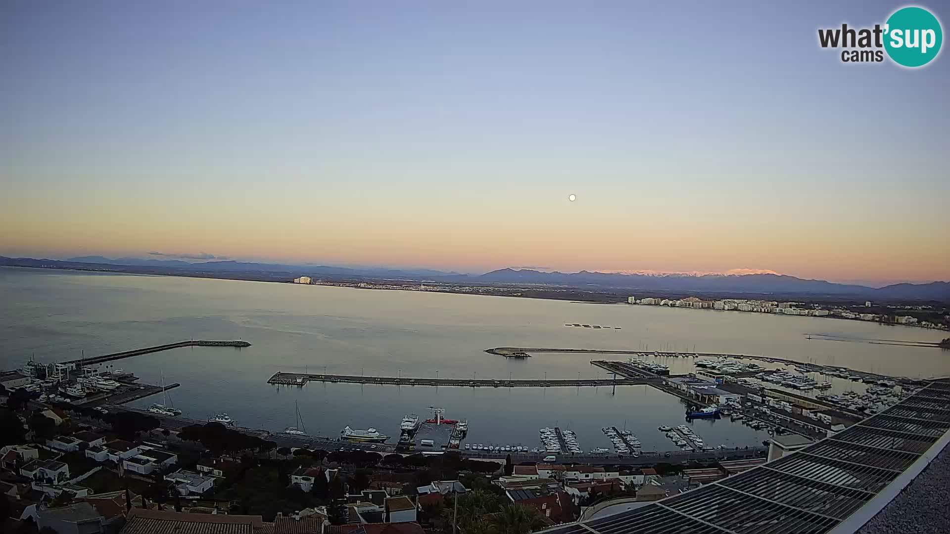 Roses – Puerto pesquero  y la bahía de Roses