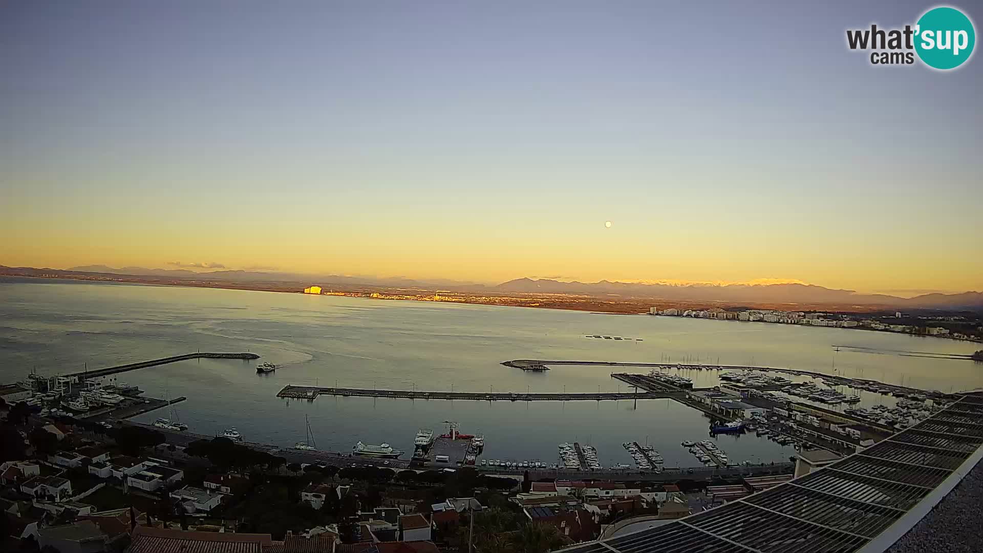 Roses – Puerto pesquero  y la bahía de Roses