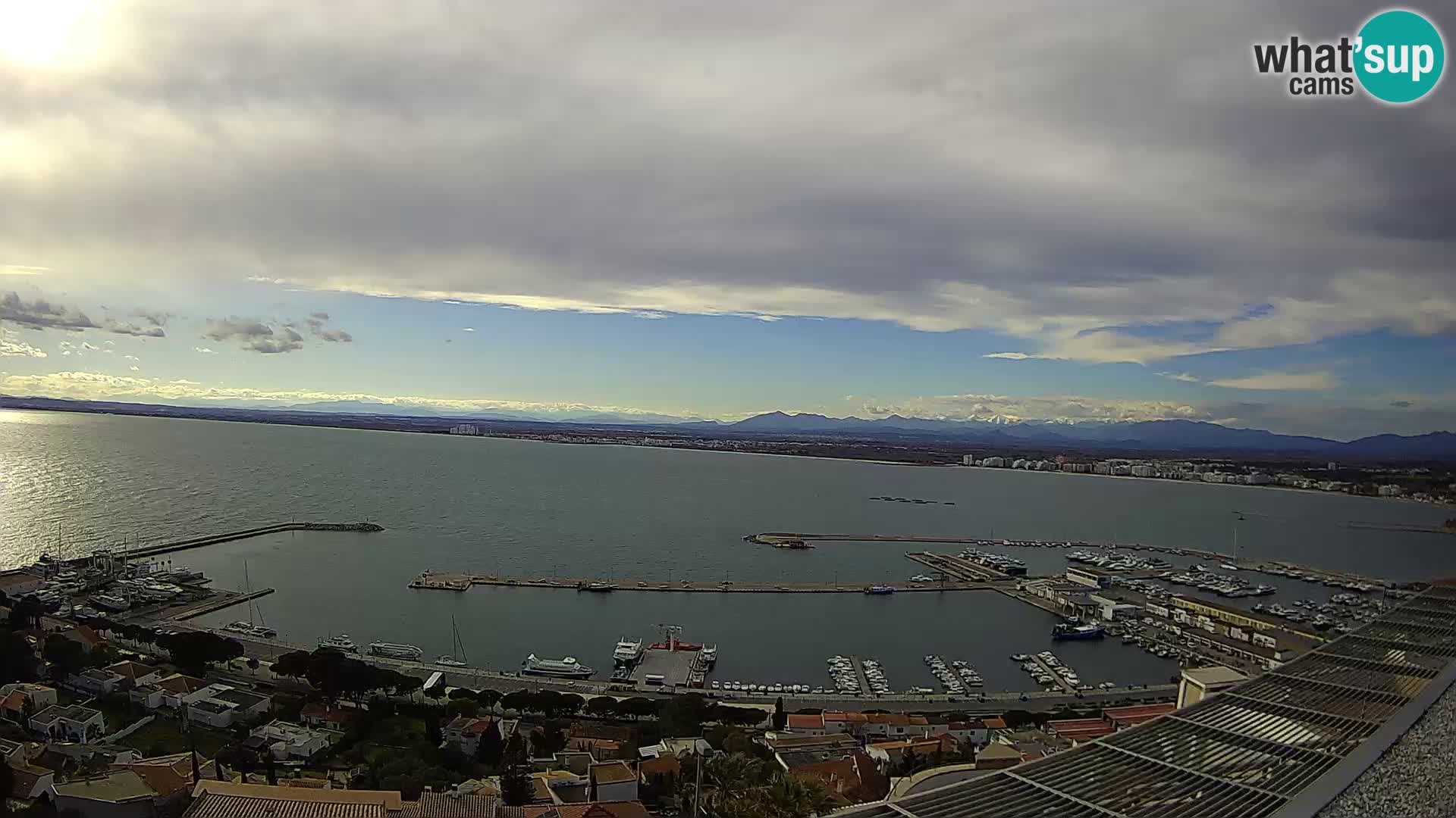 Livecam Hafen Roses –  Fischereihafen und die Bucht