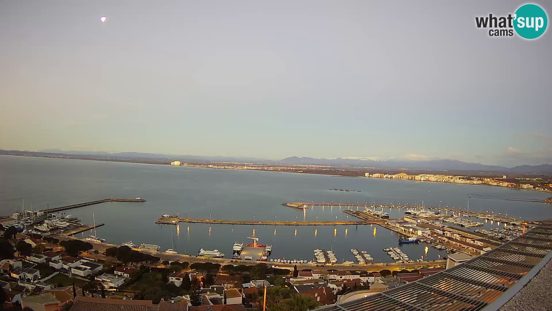 Livecam Hafen Roses –  Fischereihafen und die Bucht