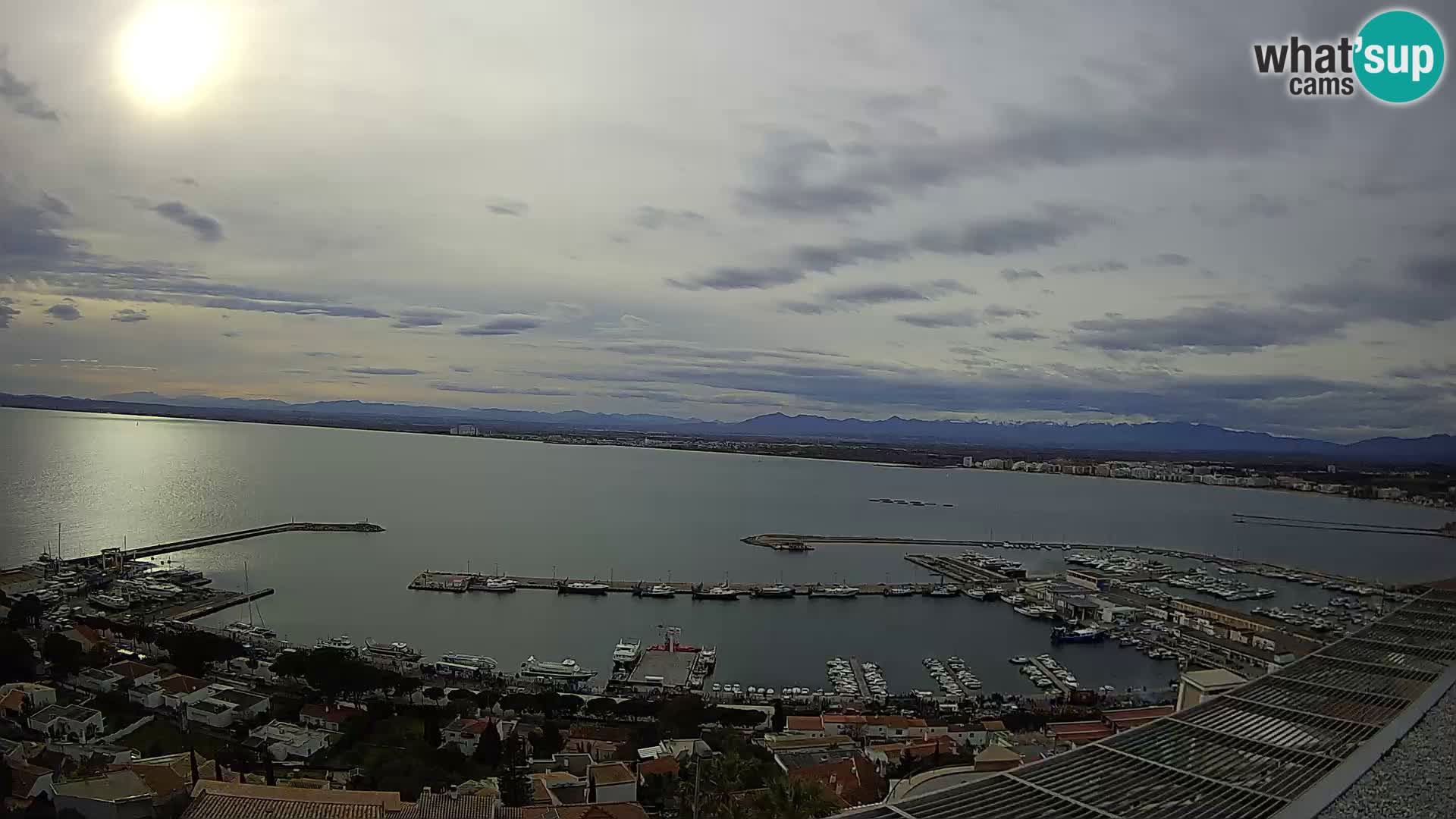 Livecam Hafen Roses –  Fischereihafen und die Bucht