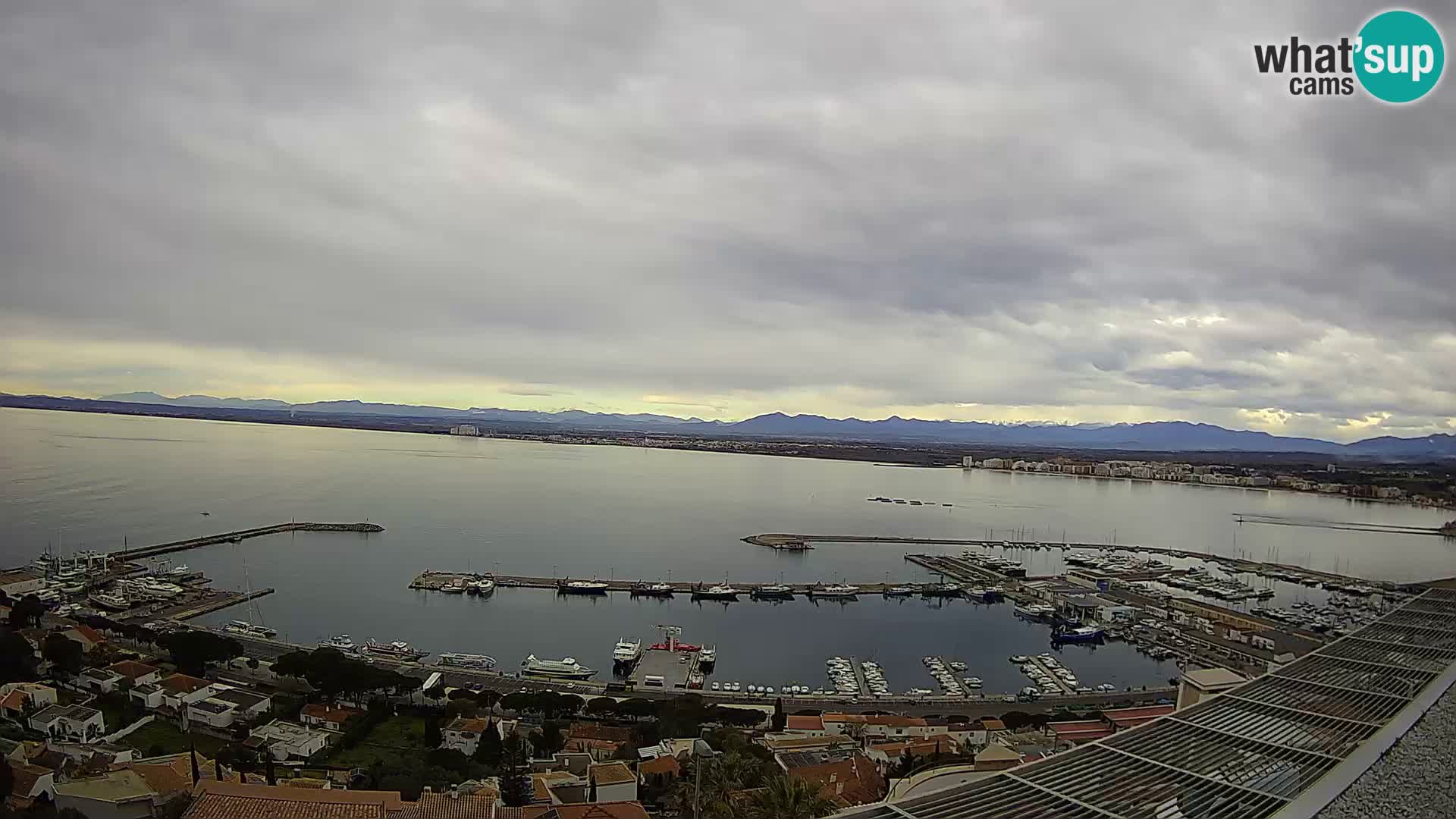 Roses – Puerto pesquero  y la bahía de Roses