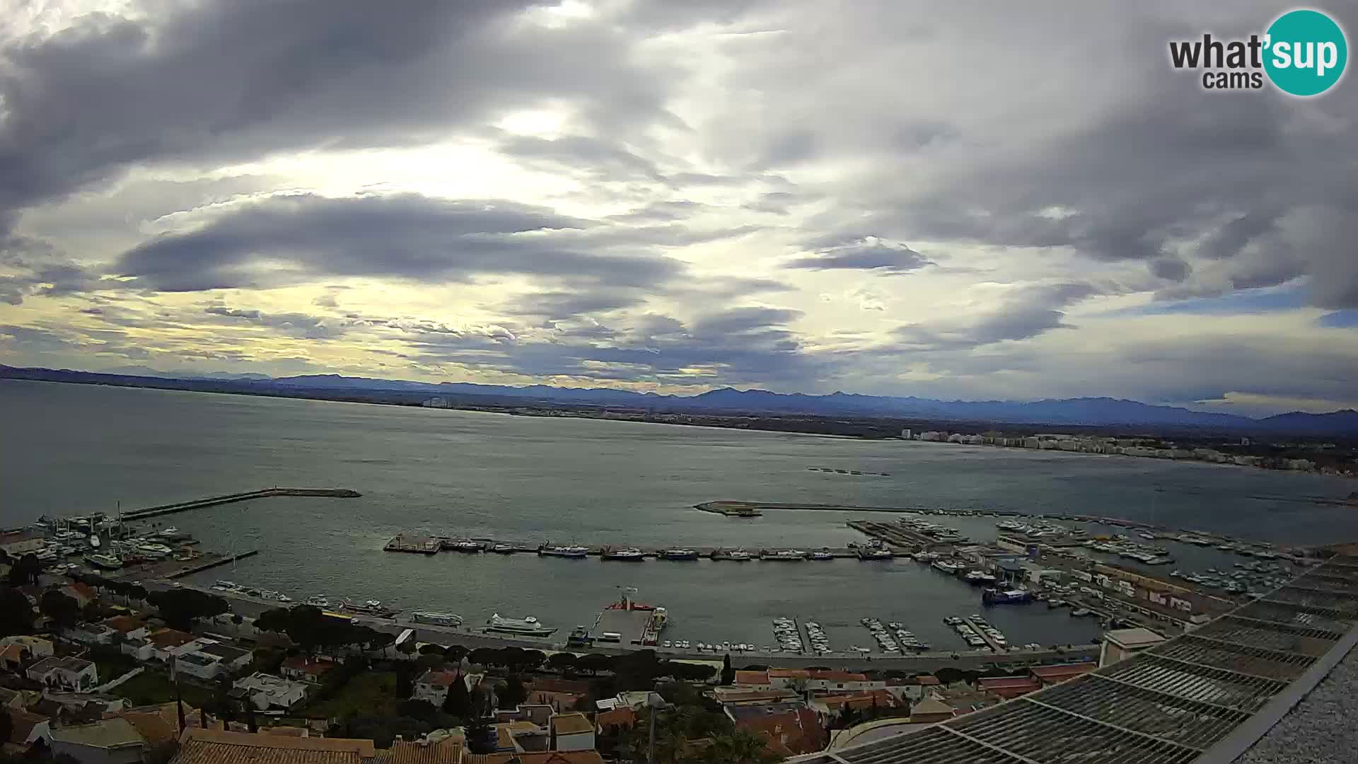 Livecam Hafen Roses –  Fischereihafen und die Bucht