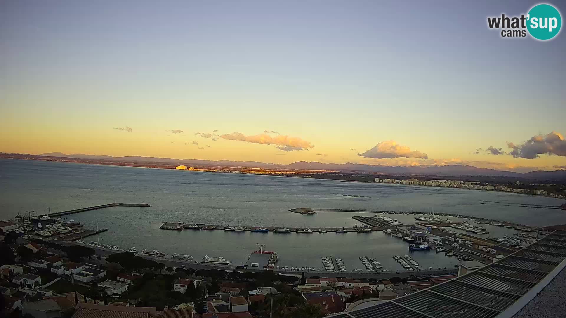 Livecam Hafen Roses –  Fischereihafen und die Bucht