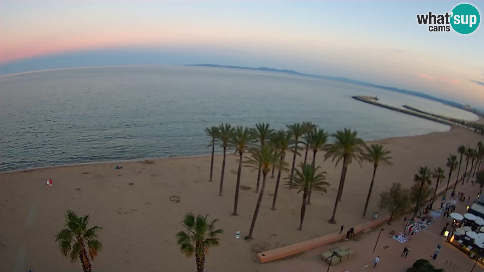Kamera v Živo Roses plaža – pogled s hotela Montecarlo