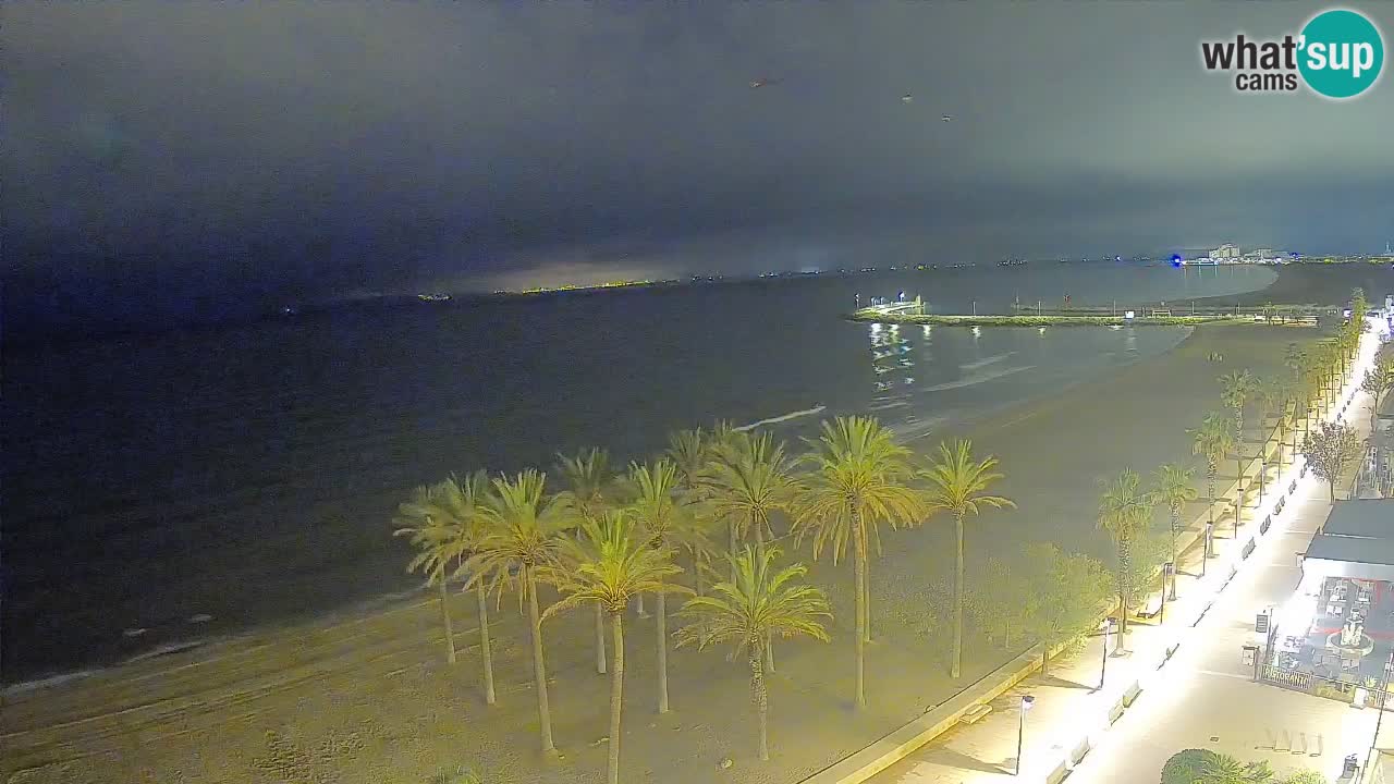 Kamera v Živo Roses plaža – pogled s hotela Montecarlo