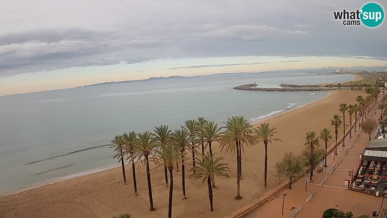 Kamera v Živo Roses plaža – pogled s hotela Montecarlo