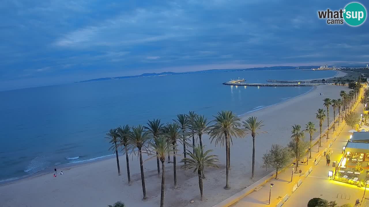 Kamera v Živo Roses plaža – pogled s hotela Montecarlo
