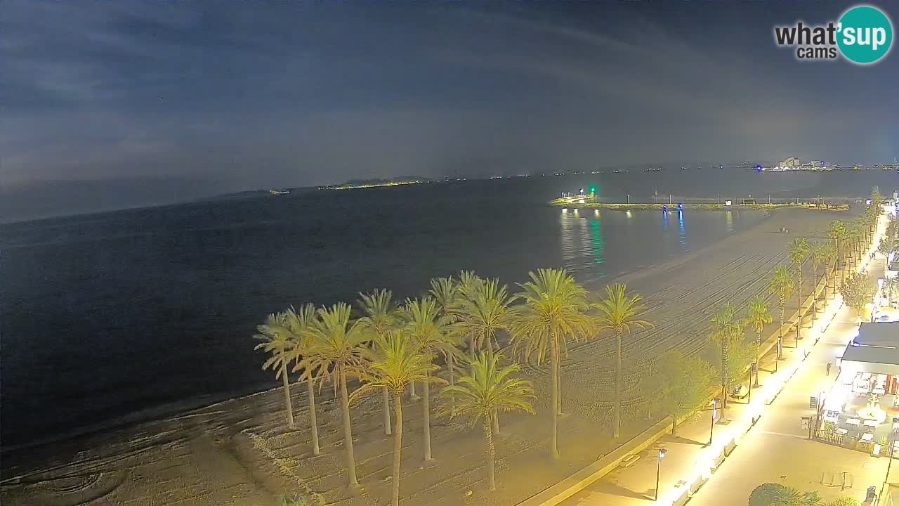 Kamera v Živo Roses plaža – pogled s hotela Montecarlo
