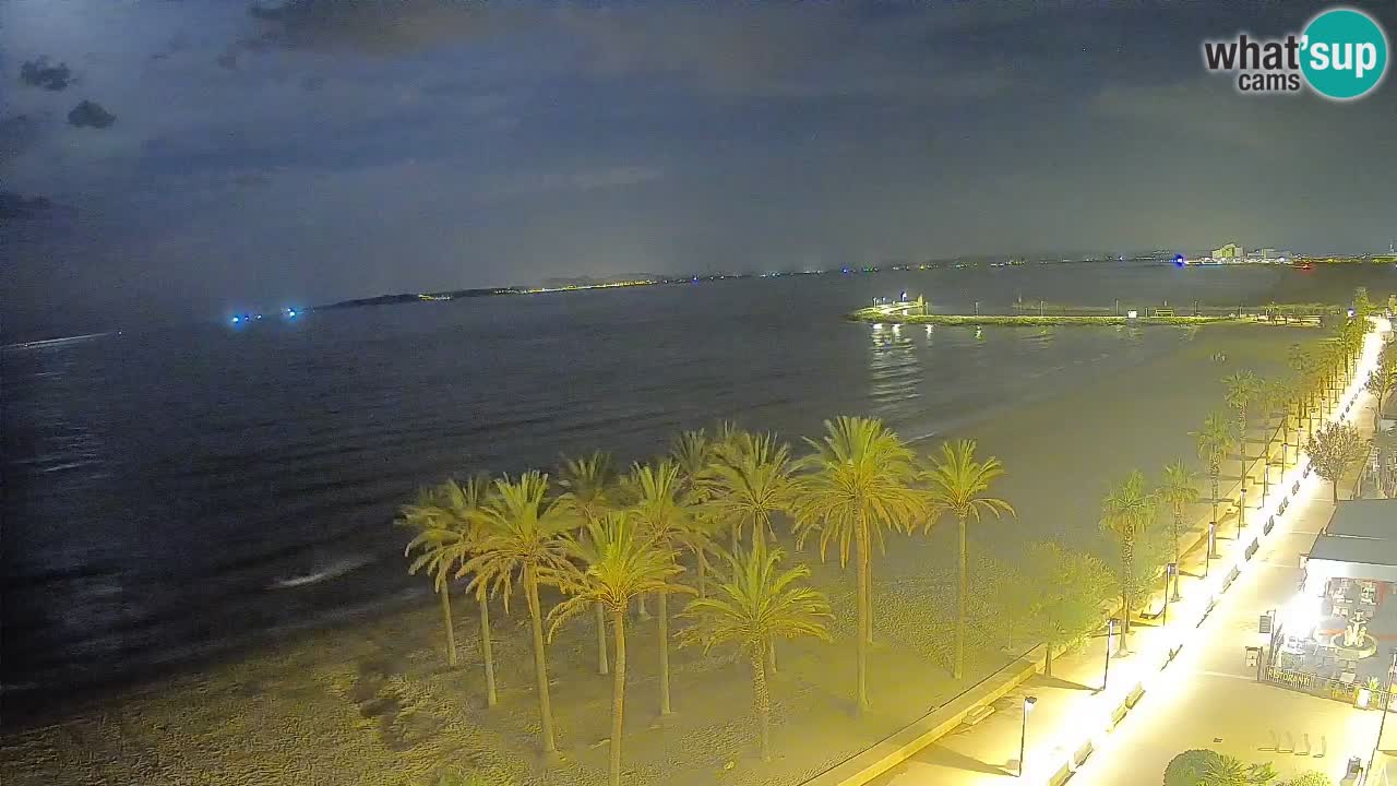 Kamera v Živo Roses plaža – pogled s hotela Montecarlo