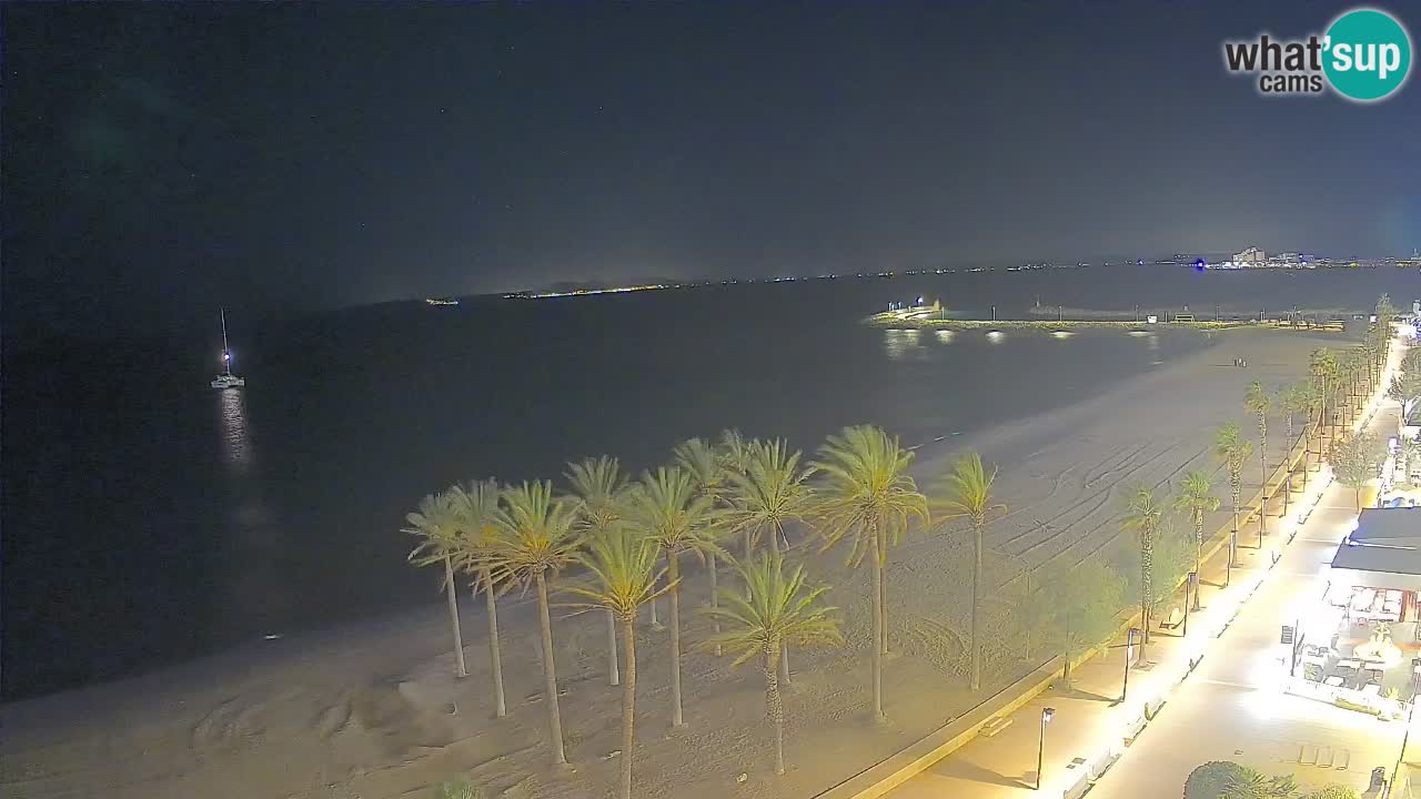 Kamera v Živo Roses plaža – pogled s hotela Montecarlo