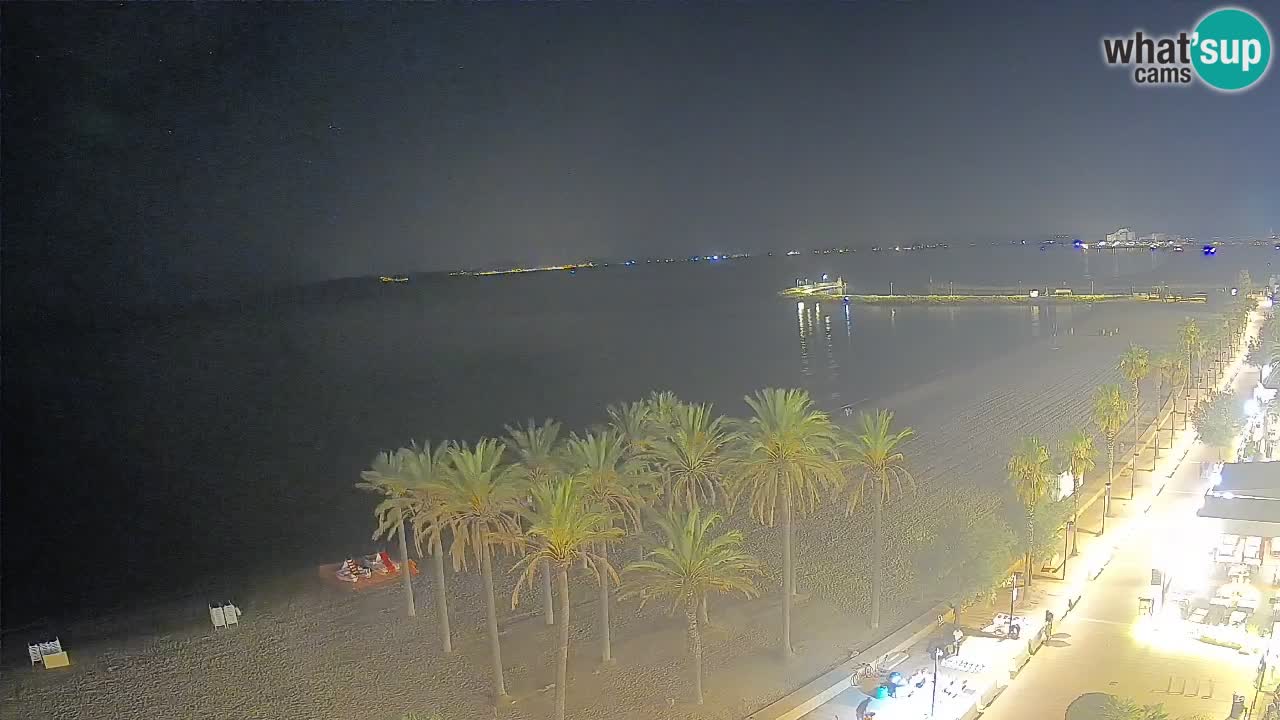 Kamera v Živo Roses plaža – pogled s hotela Montecarlo