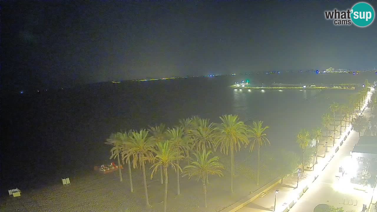 Kamera v Živo Roses plaža – pogled s hotela Montecarlo