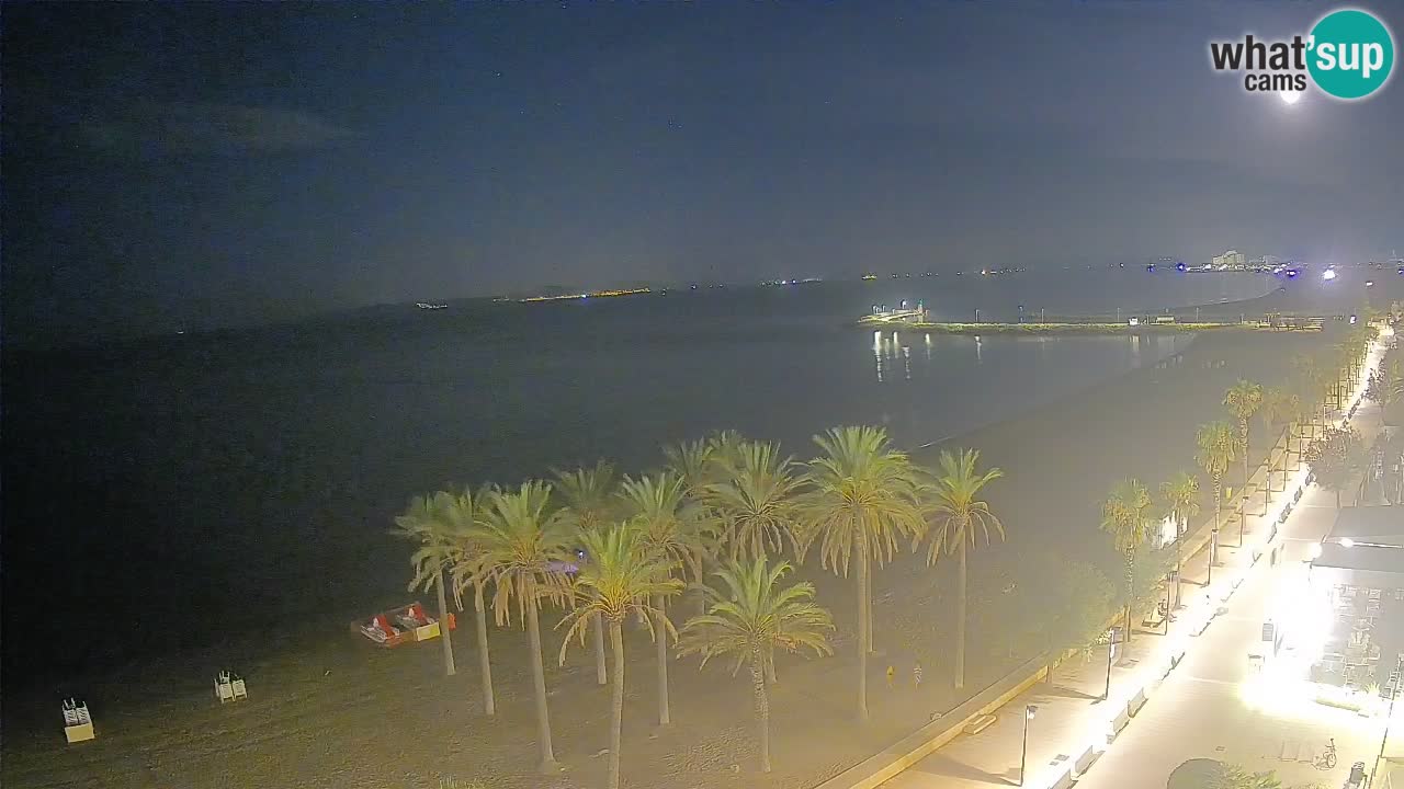 Kamera v Živo Roses plaža – pogled s hotela Montecarlo
