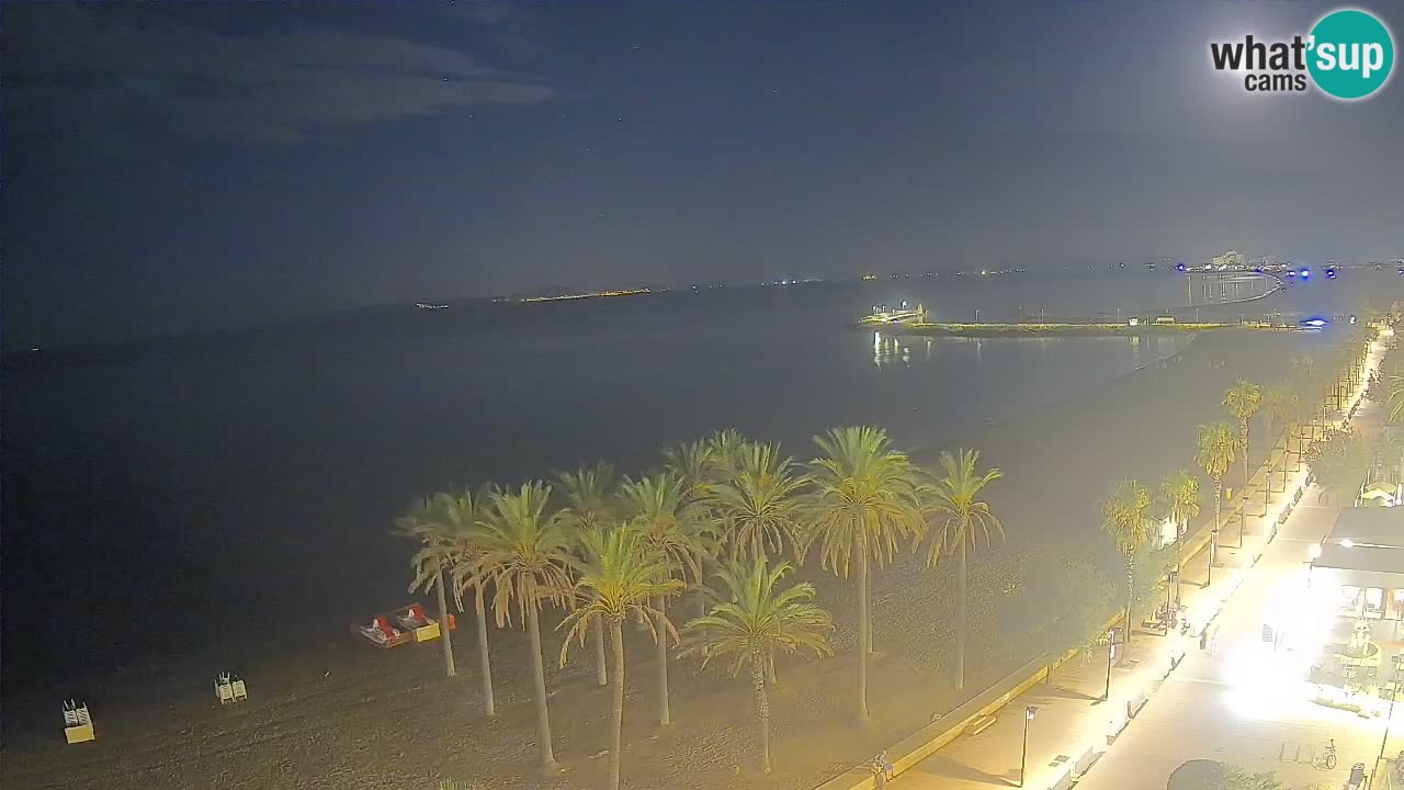 Kamera v Živo Roses plaža – pogled s hotela Montecarlo