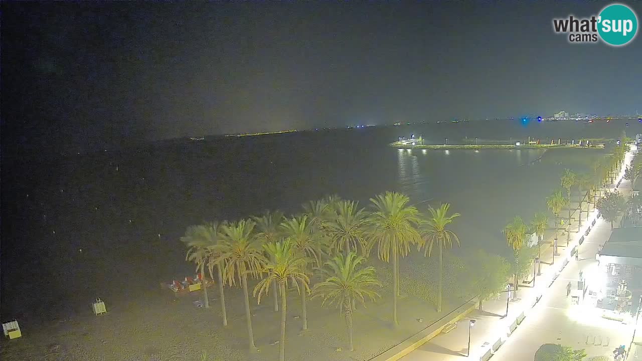 Kamera v Živo Roses plaža – pogled s hotela Montecarlo