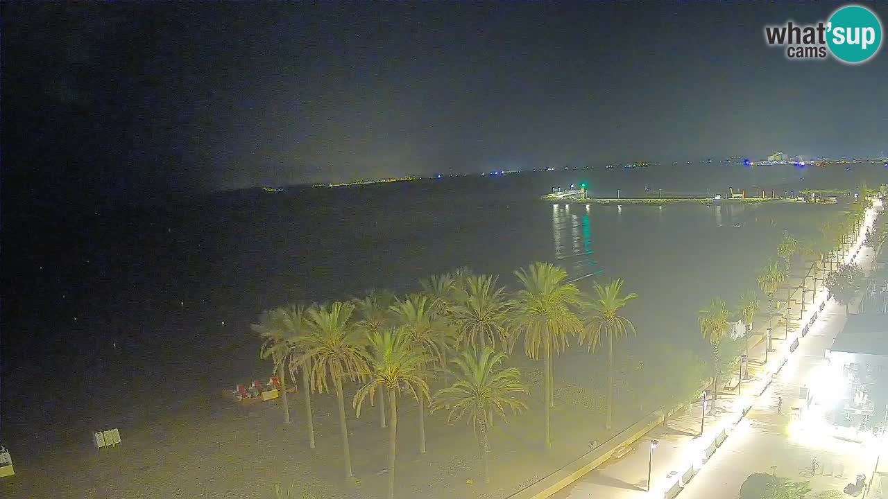 Kamera v Živo Roses plaža – pogled s hotela Montecarlo