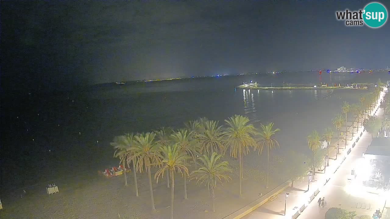 Kamera v Živo Roses plaža – pogled s hotela Montecarlo