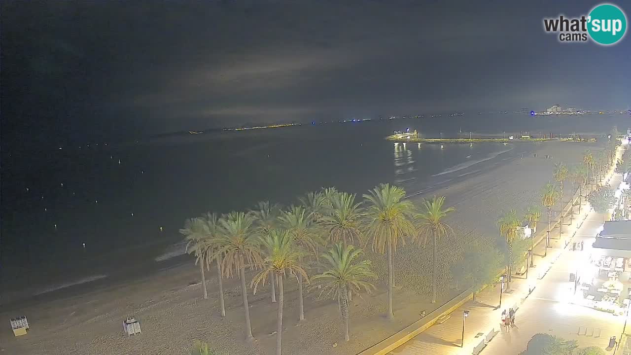 Kamera v Živo Roses plaža – pogled s hotela Montecarlo