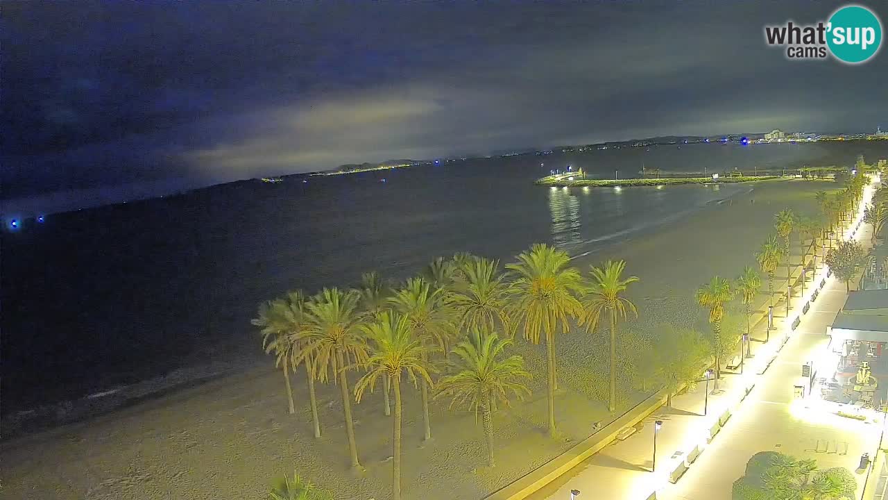 Kamera v Živo Roses plaža – pogled s hotela Montecarlo